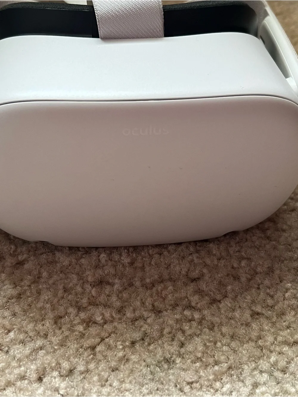 Standalone White VR Headset with Matching Controller and Carry Case
